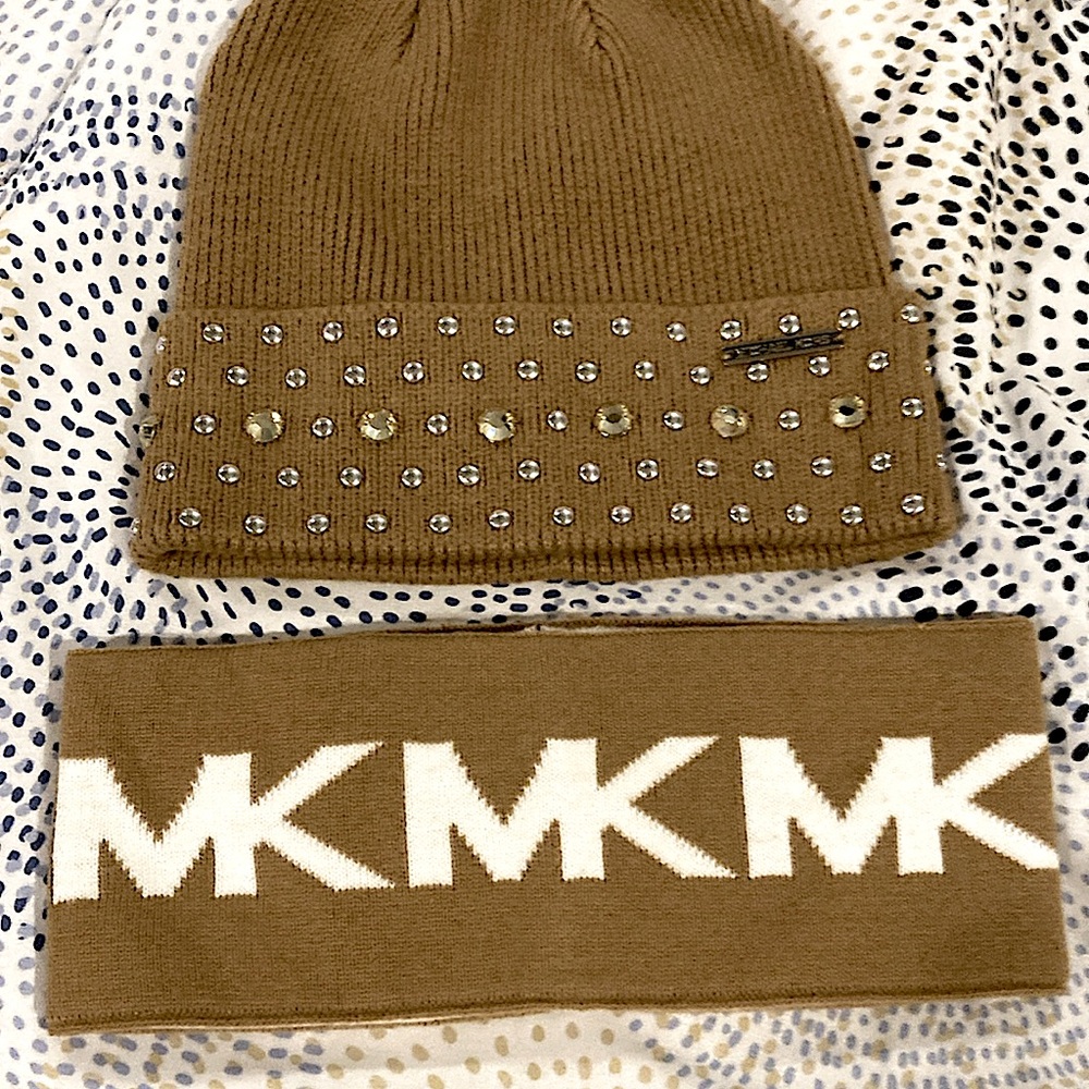 Michael Kors beanie and wrap Brand New never worn !!!